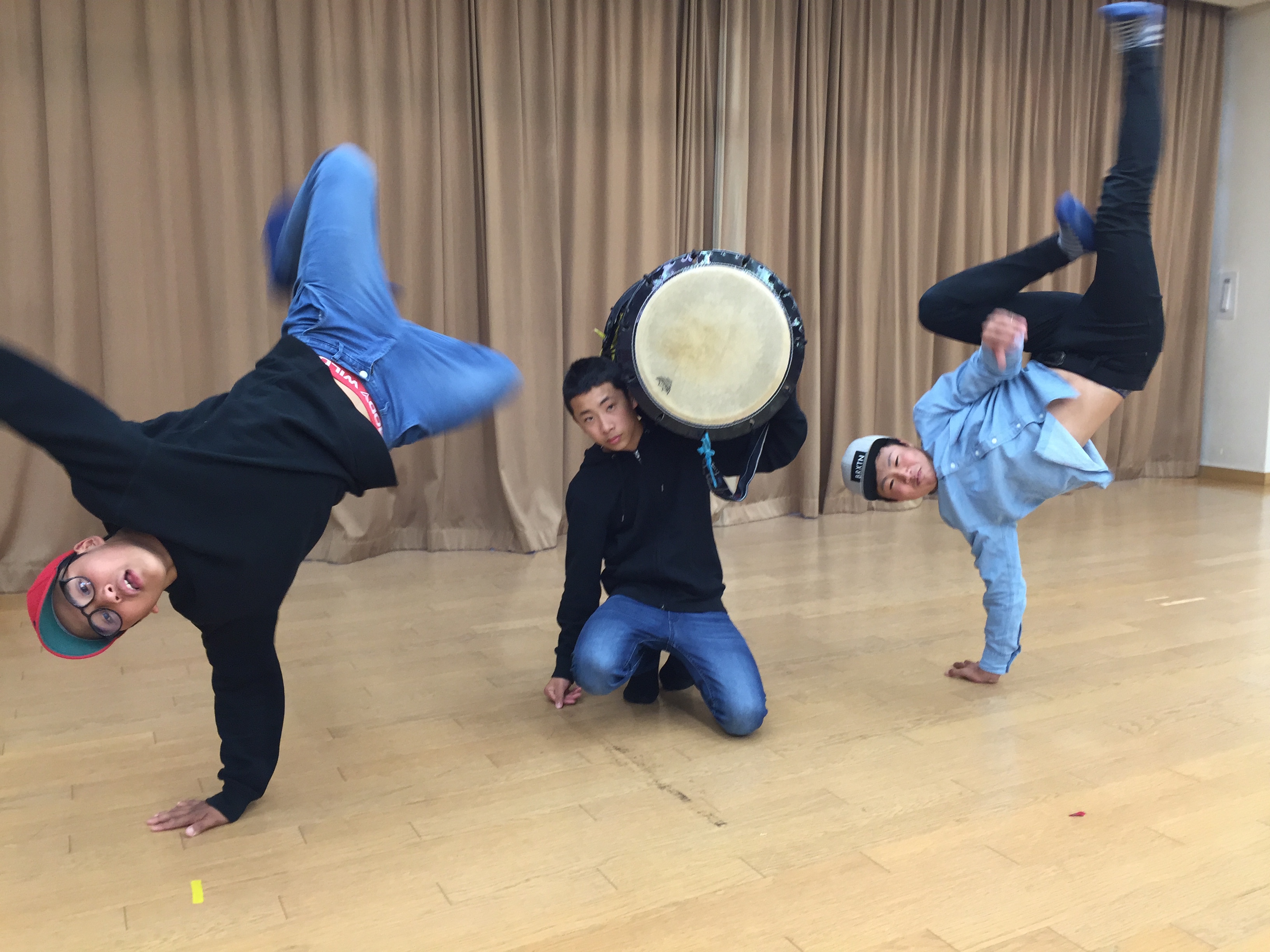 https://fmfukuoka.co.jp/salon/image/SaturdayTaikoFevers.JPG