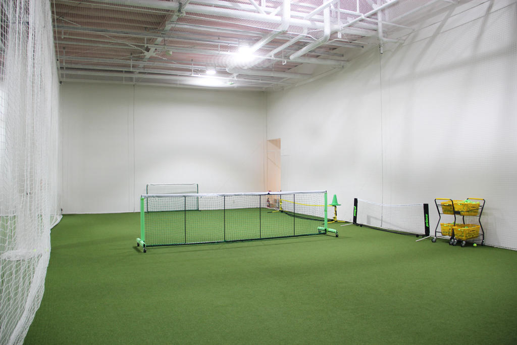 https://fmfukuoka.co.jp/soko/indoortennis4.JPG